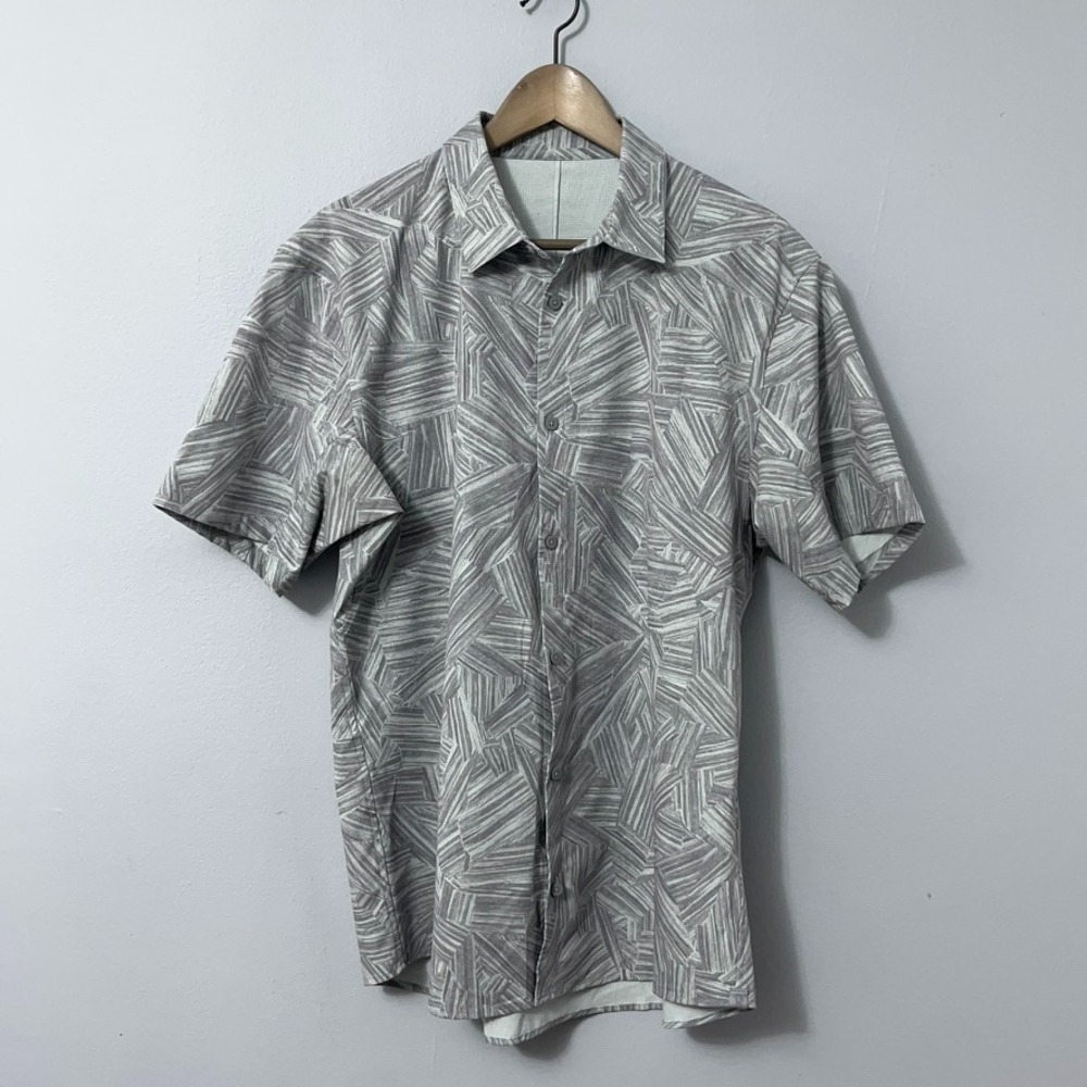 Lululemon Airing Easy Shirt Men XL Gray Gometric Print Short Sleeve
